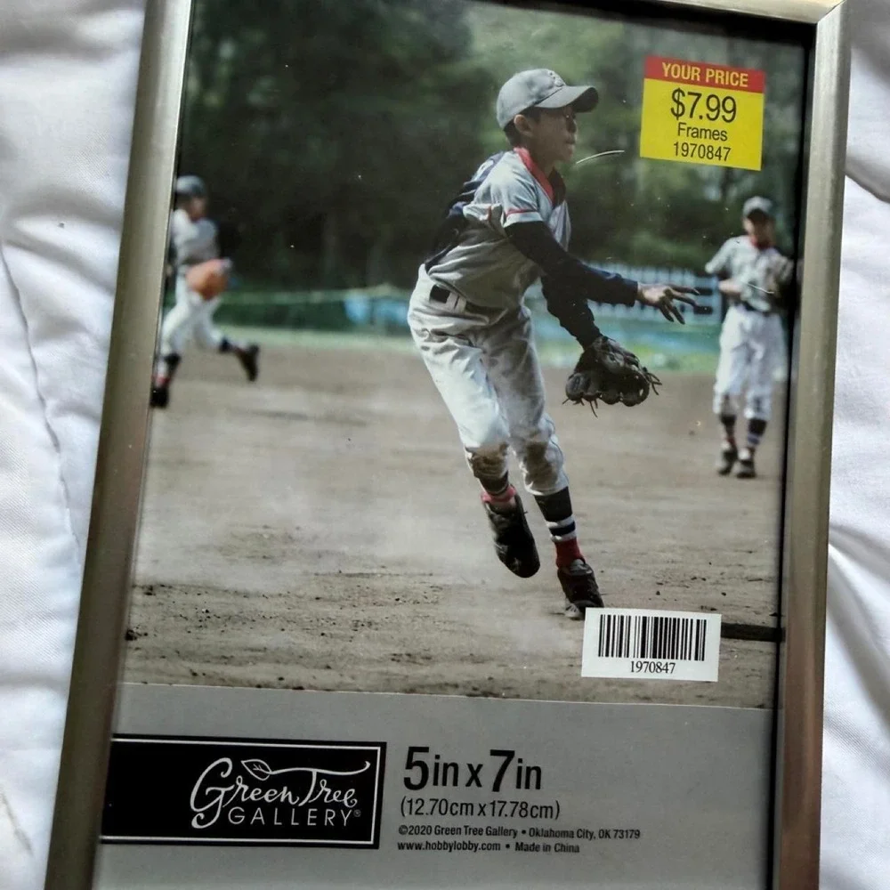 8 picture frames